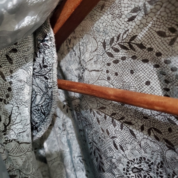 Victoria's Secret Robe - Picture 5 of 8